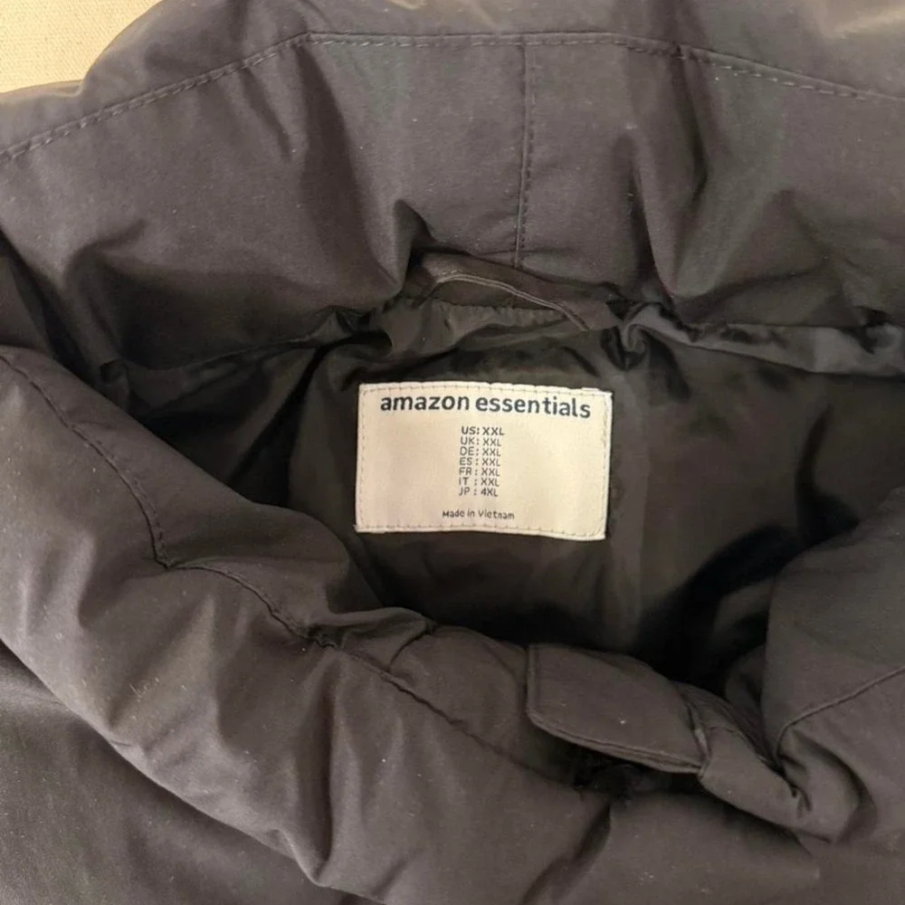 Amazon Essentials puffer jacket - Picture 5 of 5